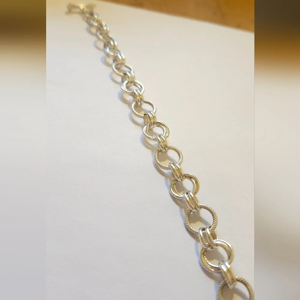 Unique Silver Plated Textured Double Circle Linked Chain Bracelet 7 1/4